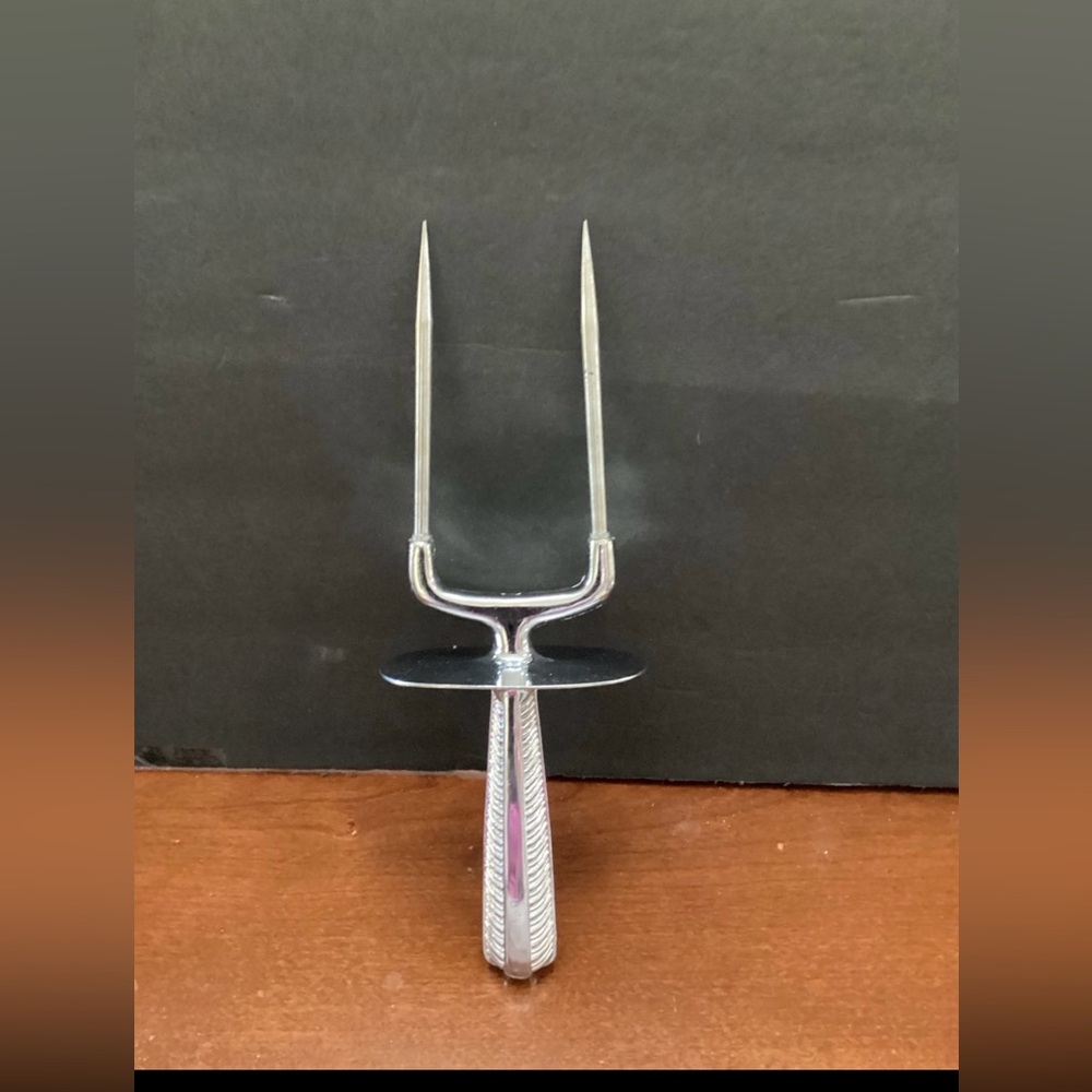 Unbranded Silver Toned
Meat Carving Fork